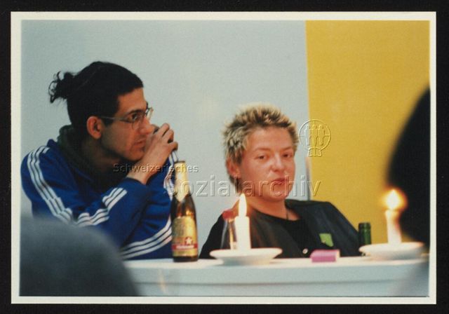 An der Bar, mit Bier: Alexander Kaltenborn (links), Kirsten Wagenschein (rechts)