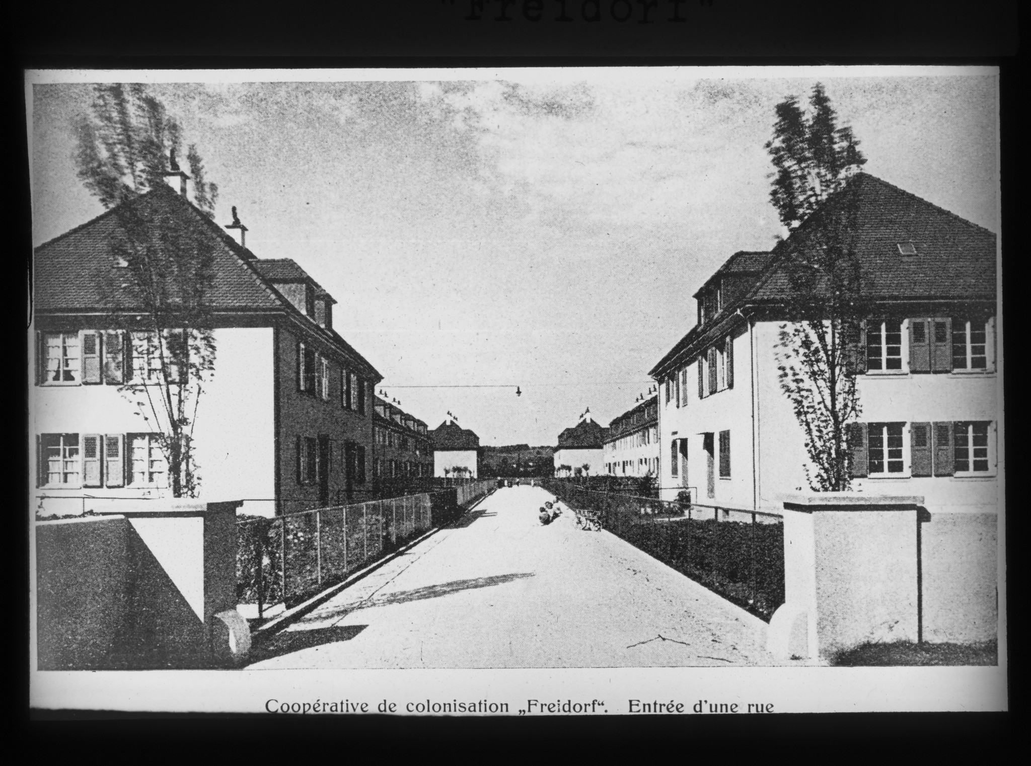 Dia: "Freidorf" in Muttenz, genossenschaftliche Siedlung des VSK (Verband schweizerischer Konsumvereine); Aussenansicht.