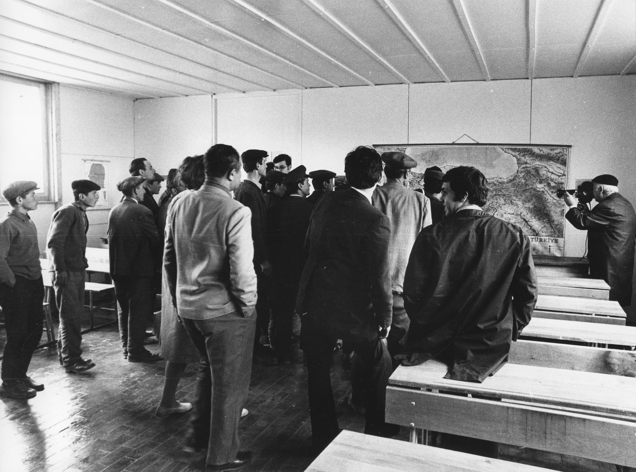 Türkei: Erdbeben; vermutlich eine Informationsveranstaltung in einem Schulzimmer über das Erdbeben