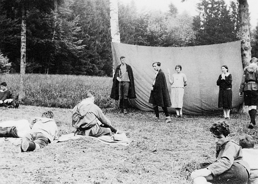 Wandervogel-Landsgemeinde in Agasul - Probe zum "Grossen Weltfrieden" (vermutlich ein Theaterstück) (1927)
