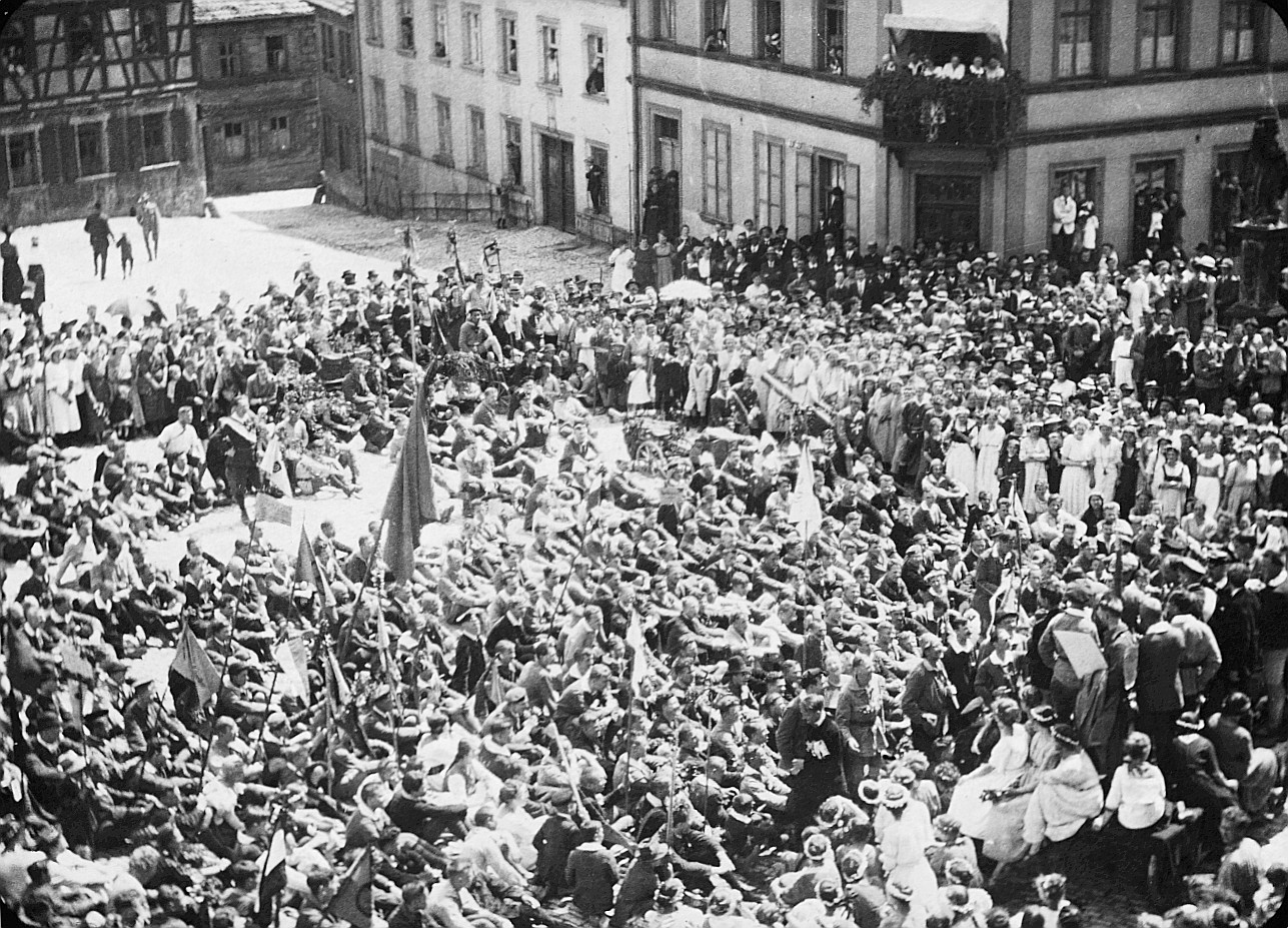 Versammelte Deutsche Wandervögel in Kronach (Pfingsten 1920)