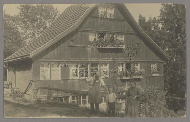 Weberfamilie, vermutlich Ostschweiz, um 1910