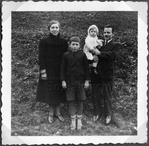 Album Alfred Brauchli, Teil 1/3: 699 Tage Aktivdienst 1939-1945 als Sanitätssoldat bei der Sanitätskompanie I/​7, Thurgau:- Familienfoto