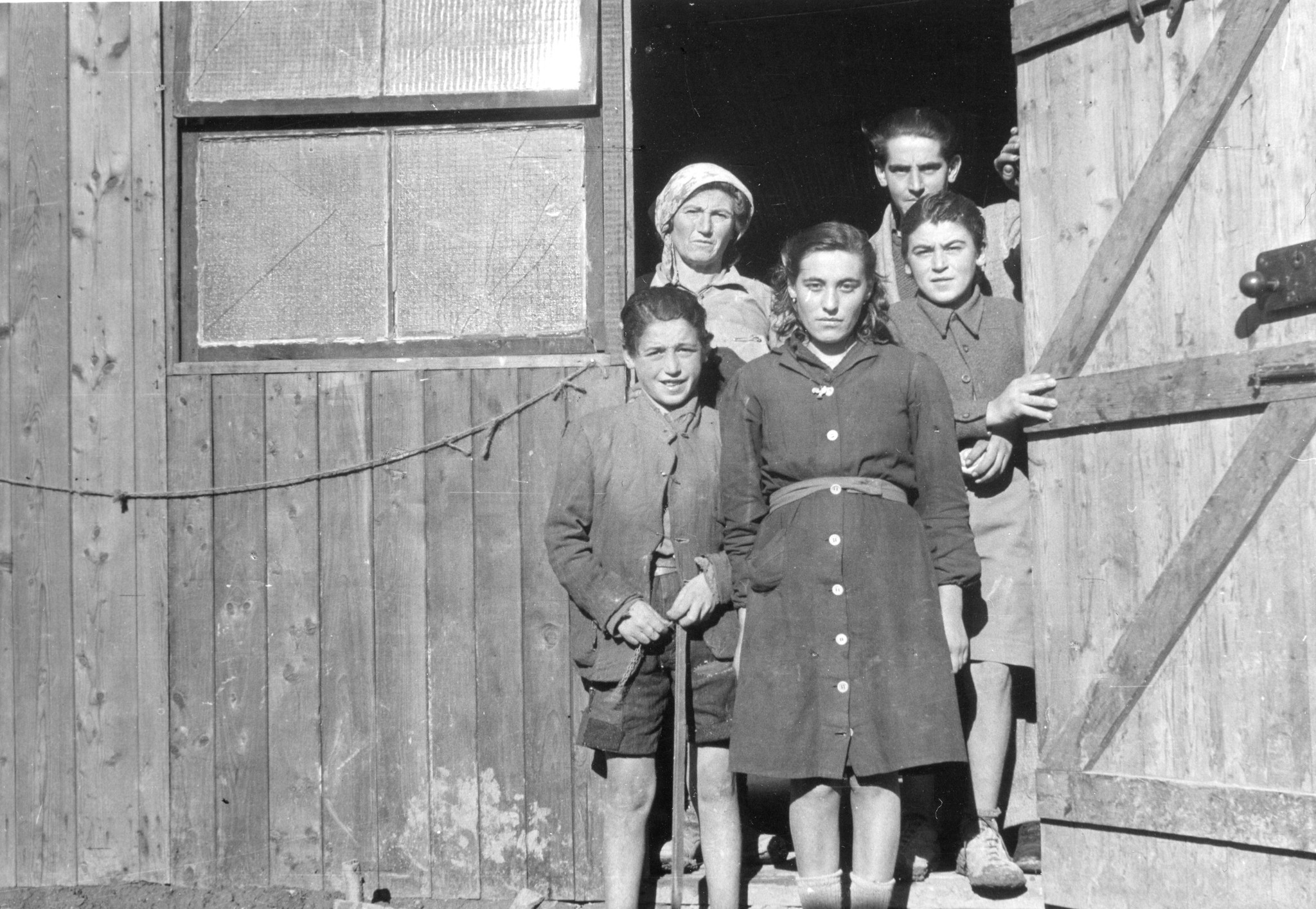 Italienreise 1945/1946 durch Torino, Milano, Arese und Cresseglio; Porträt einer Familie