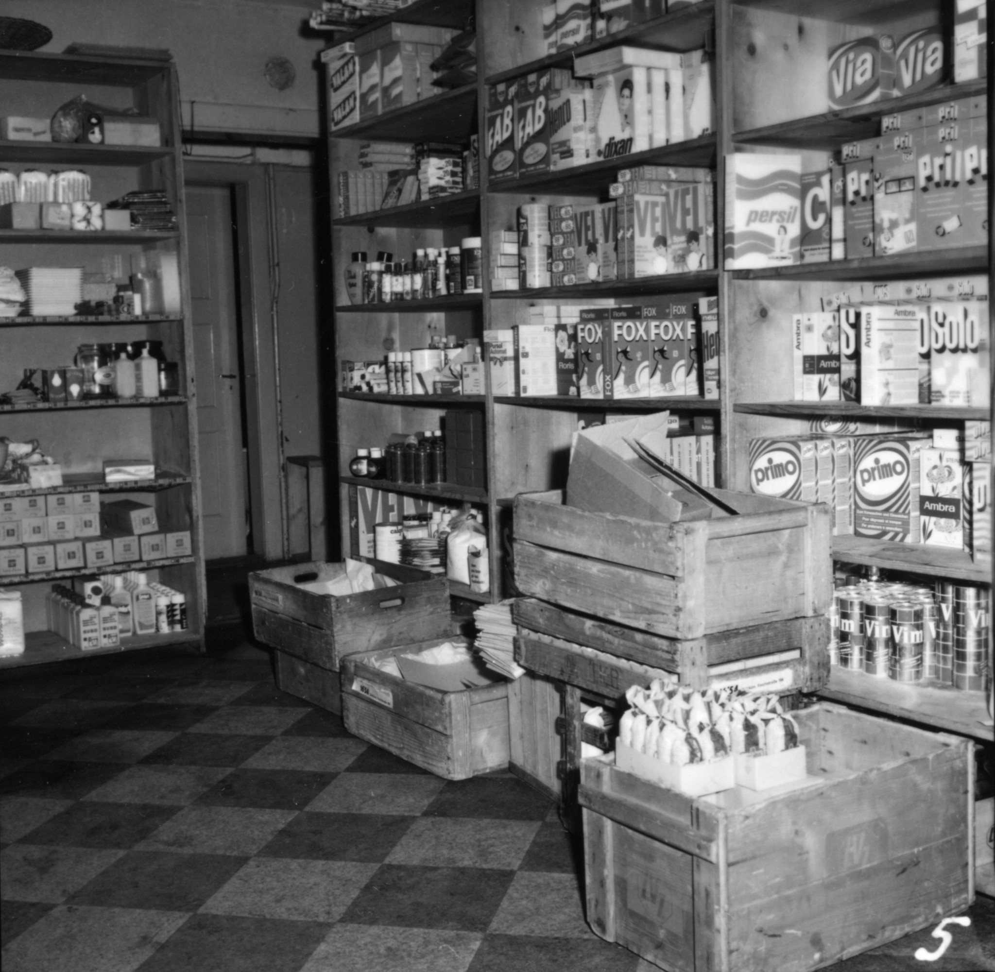 Laden des Lebensmittelvereins Zürich an der Forchstrasse 104 in Zollikerberg: Innenansicht