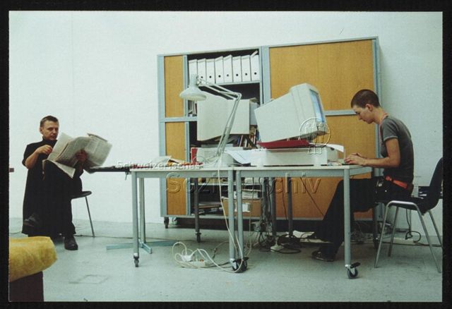 Archiv und Bibliothek der Shedhalle, von links: Wolfgang Zinggl, Ruth Kunz
