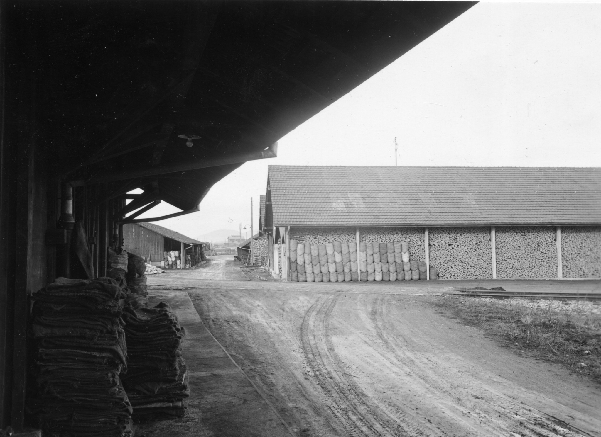 Holzlager an der Turbinenstrasse