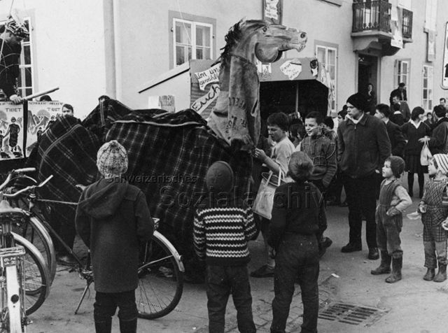 "Kampf gegen Schundliteratur - Jugend-Kiosk Regensdorf, November 1961"