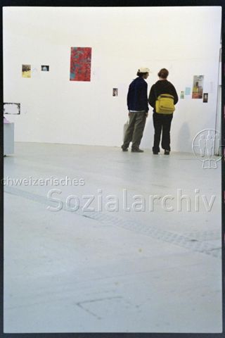 Benjamin Sommerhalder und Anne-Käthi Wehrli in der Ausstellung