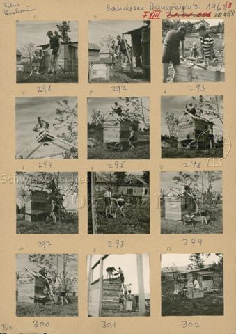 "Bauspielplatz Bachwiesen", Zürich - Kinder und Jugendliche beim Hämmern, Sägen und Buddeln; 1962