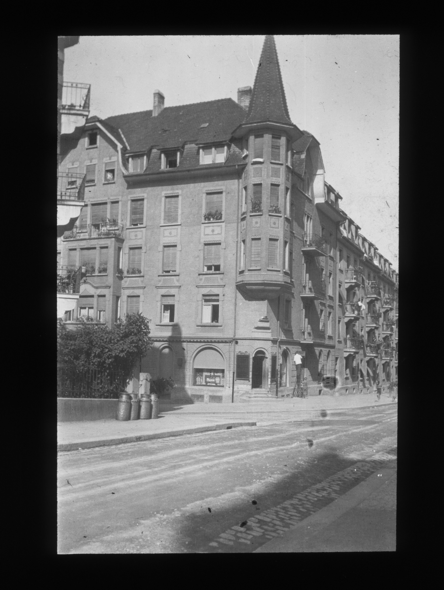 Dia: COOP/LVZ-Filiale: Thurwiesenstrasse, Zürich; Aussenansicht.