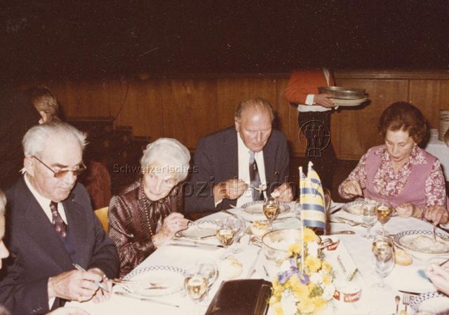Veranstaltung - Willi Ritschard (Mitte) und Begleitung; um 1975