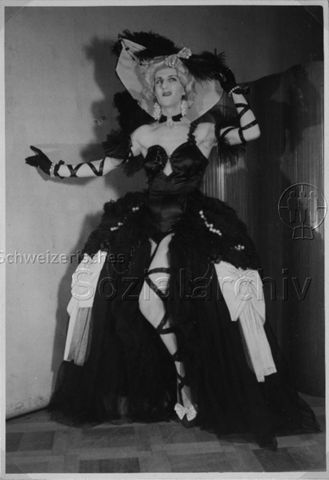 Bertie Wolf als Transvestit im "Kreis" - ca. 1950