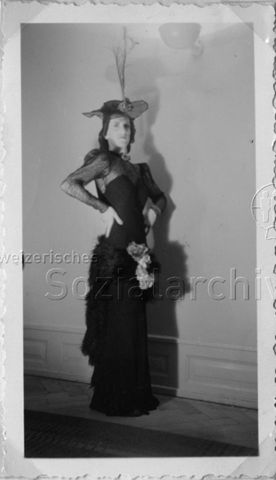 Bertie Wolf als Transvestit - 1943
