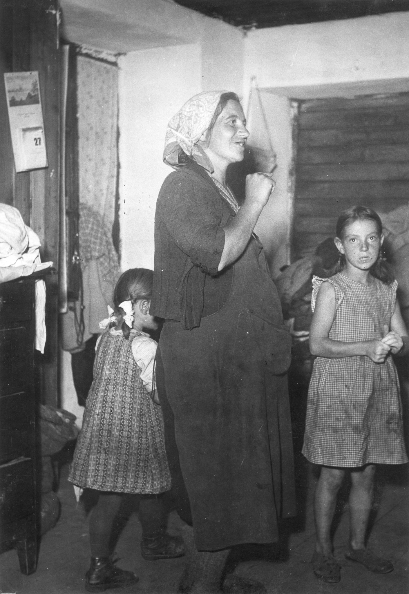 "Sechs Kinder hat sie schon und bald wird das siebente zur Welt kommen. Wo sie aber den Platz und die Bett- und Kinderwäsche für das Kleine hernehmen soll, ist ihr noch nicht klar."